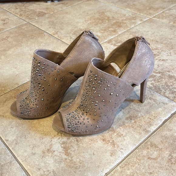 Jennifer Lopez Peep Toe Shoe Booties With Gunmetal Metallic Stones Size 7 1/2 - Picture 5 of 17
